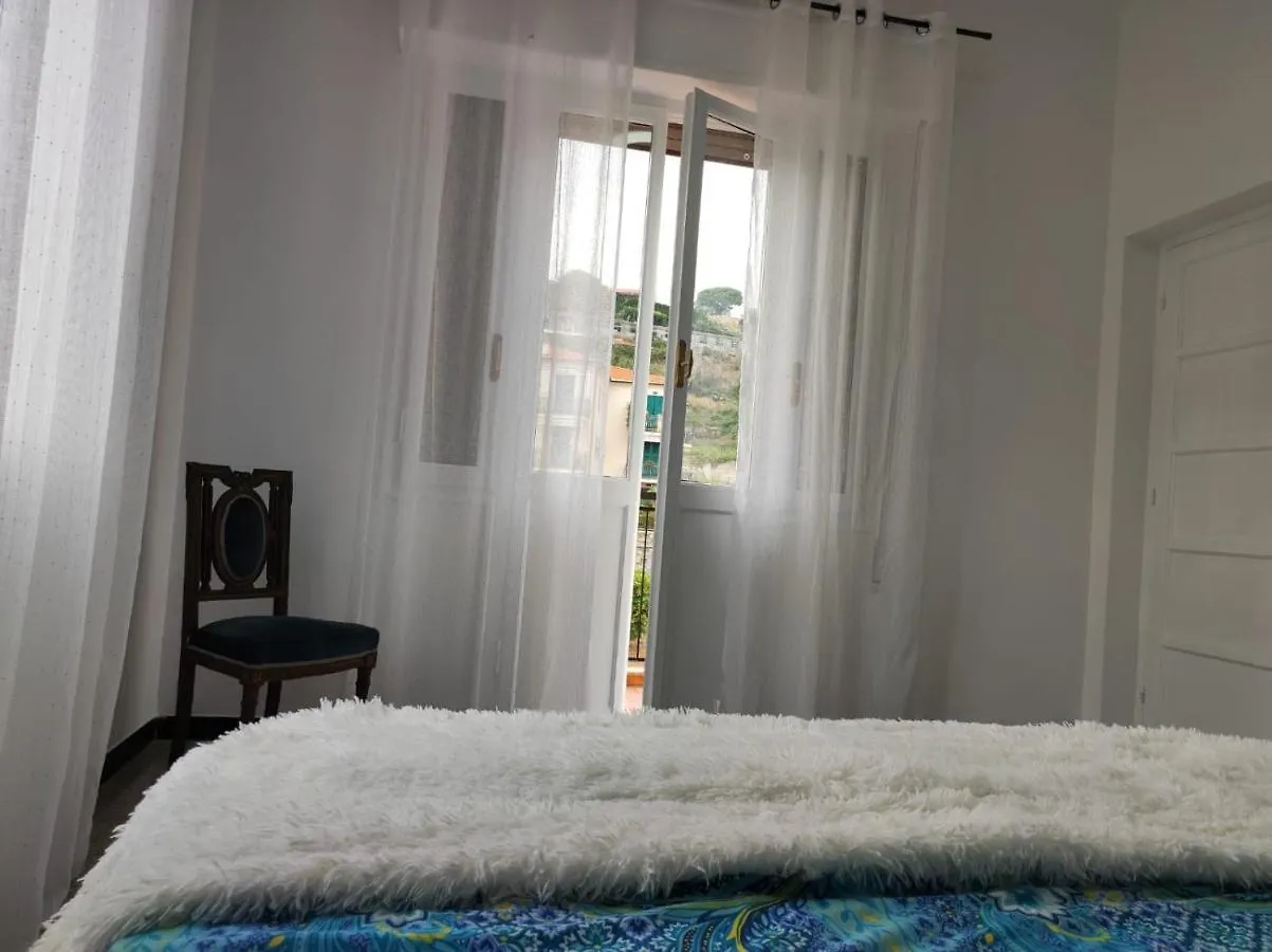 Appartamento vicino al mare con parcheggio Riva Ligure 0*,