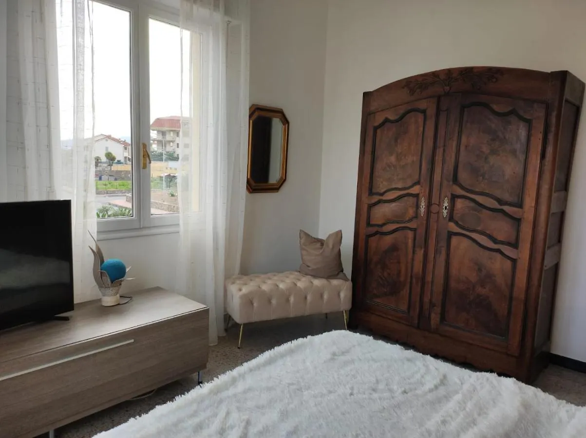Appartamento vicino al mare con parcheggio Riva Ligure 0*,