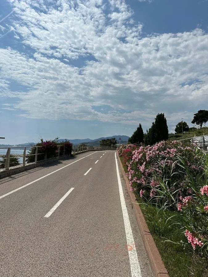 Appartamento vicino al mare con parcheggio Riva Ligure Italia